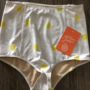 #kortnijeane ‘White Daisies.’